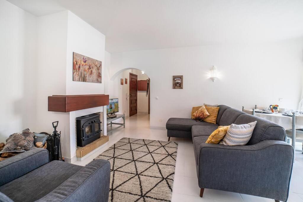 Spacious Two Bedroom Apt, 200M From The Beach Carvoeiro (Lagoa) Exterior foto