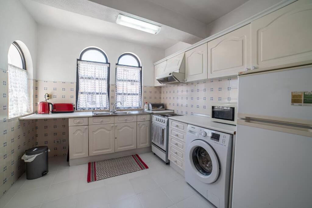 Spacious Two Bedroom Apt, 200M From The Beach Carvoeiro (Lagoa) Exterior foto