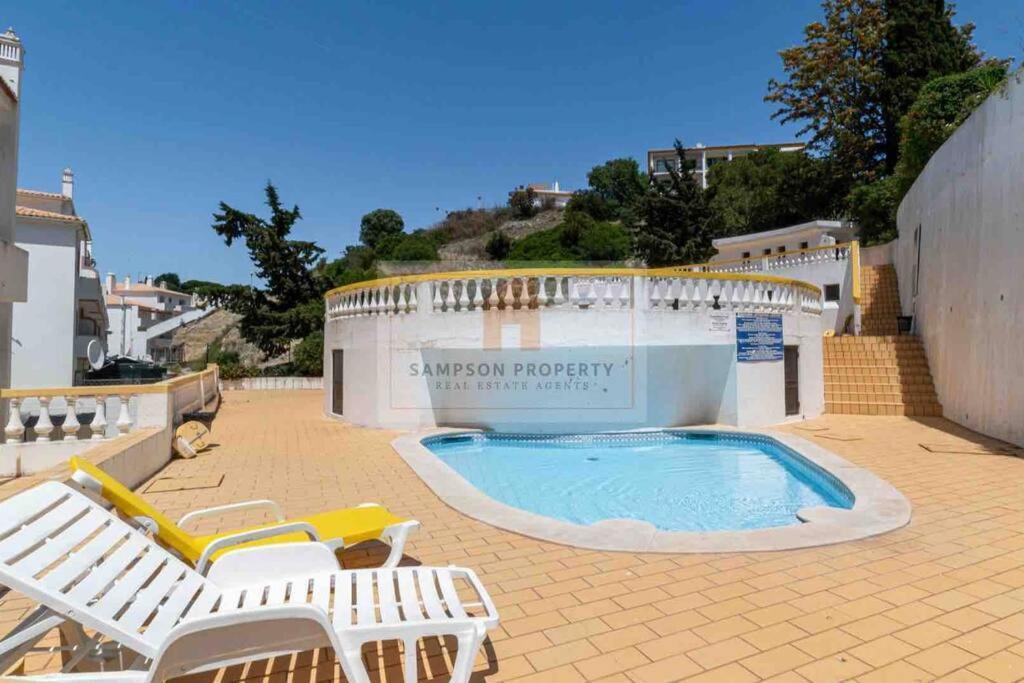 Spacious Two Bedroom Apt, 200M From The Beach Carvoeiro (Lagoa) Exterior foto