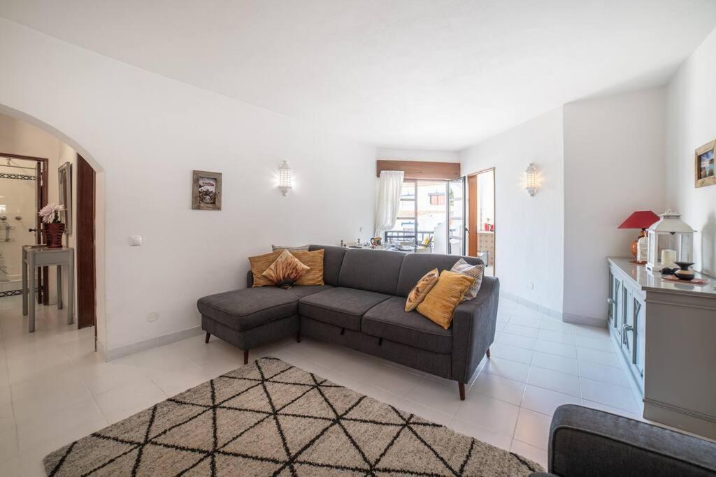 Spacious Two Bedroom Apt, 200M From The Beach Carvoeiro (Lagoa) Exterior foto