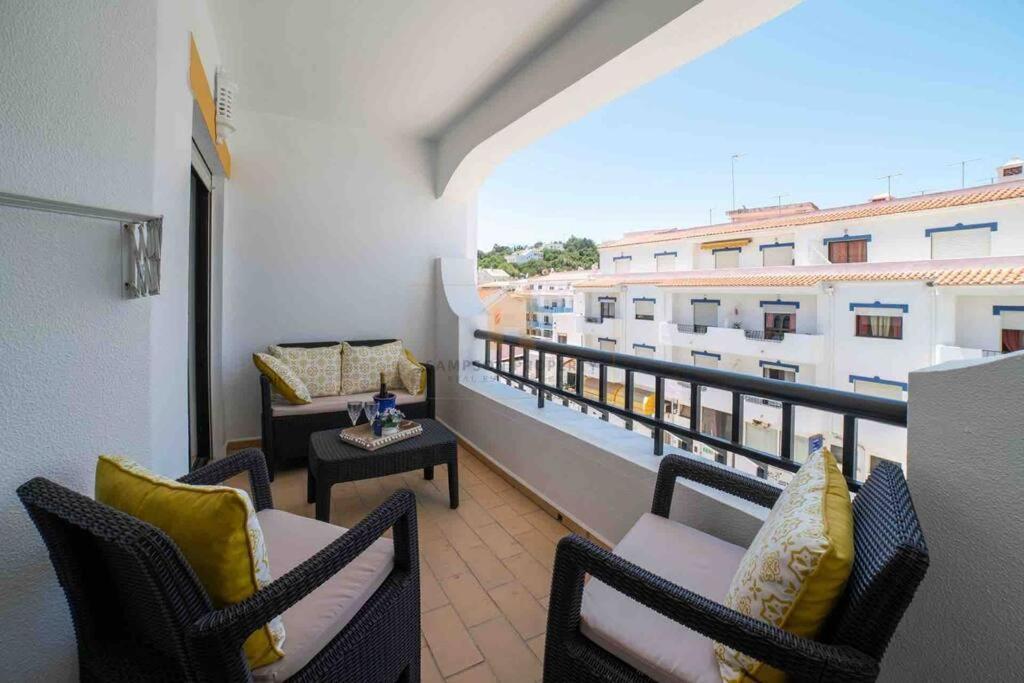 Spacious Two Bedroom Apt, 200M From The Beach Carvoeiro (Lagoa) Exterior foto